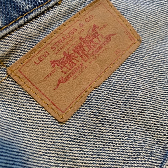 πββοΈHP! {Leviβs} Vintage Denim Trucker Jacketπ - Picture 8 of 8
